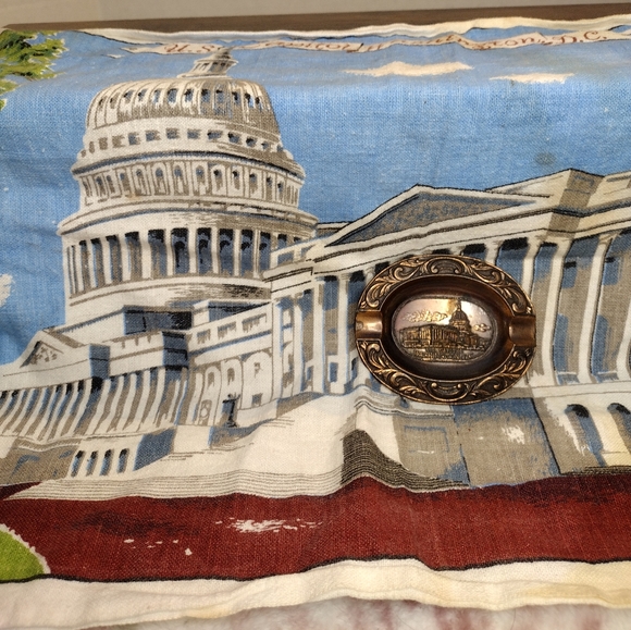 Vintage U.S. Capitol Building Souvenir Ashtray And Small Towel. Has Wear Stains. - Picture 1 of 7